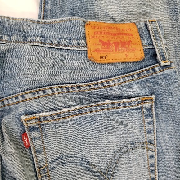 LEVI'S Men's Distressed 501 button Fly - Picture 6 of 6